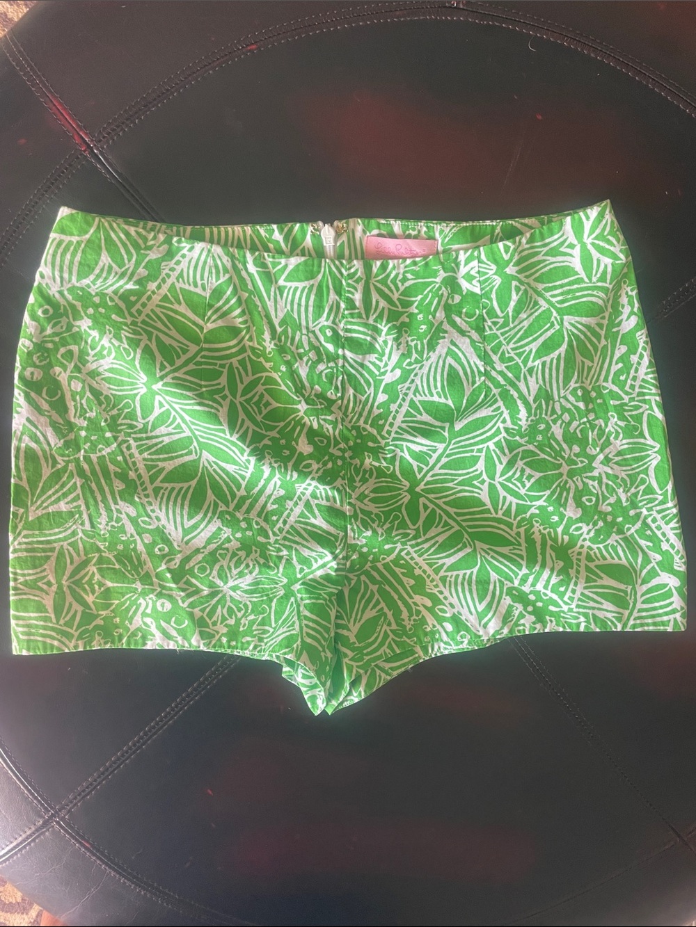 Lilly Pulitzer Green and White Giraffe Leaf-Print Back Zip Shorts